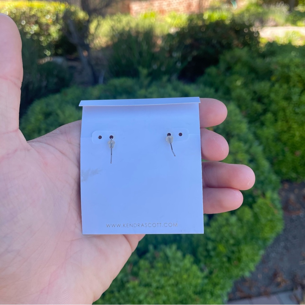 NWT Kendra Scott Iridescent Earrings Purple Big Stones Gems Women’s Silver Gold - Picture 4 of 4